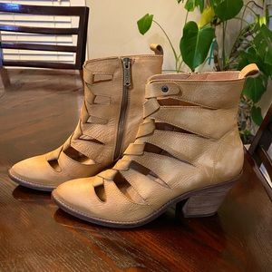 Veracruz cutout boots, genuine leather